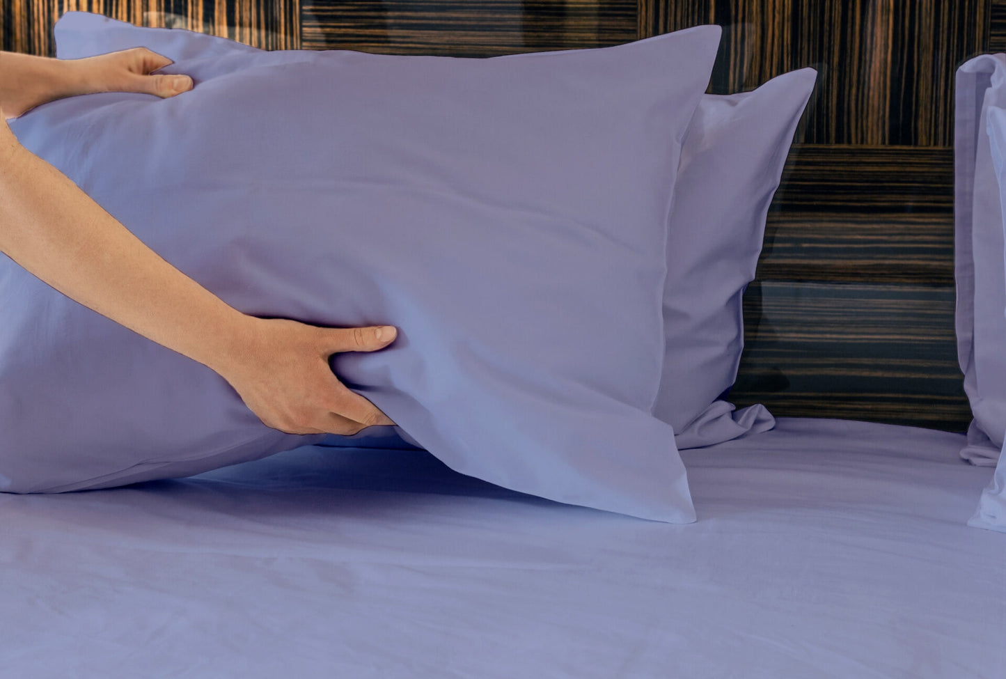 4-Piece Bamboo Viscose Sheet Set for California King Size Bed, Hotel Luxury Silky Soft Bed Sheets, 320 Thread Count Sateen Weave, Fitted Sheet, Flat Sheet, Two Pillowcases, Cream