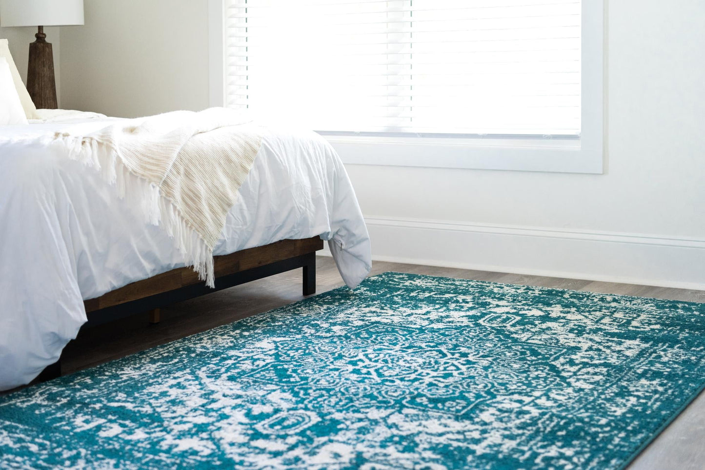 4' x 6' Turquoise Blue and Ivory Traditional Medallion Rectangular Area Throw Rug